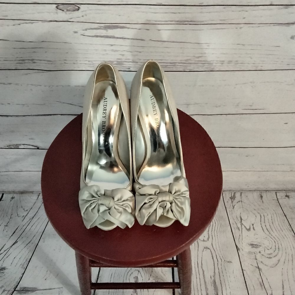 Pre-owned. "Audrey Brooke" woman's high heels 👠
